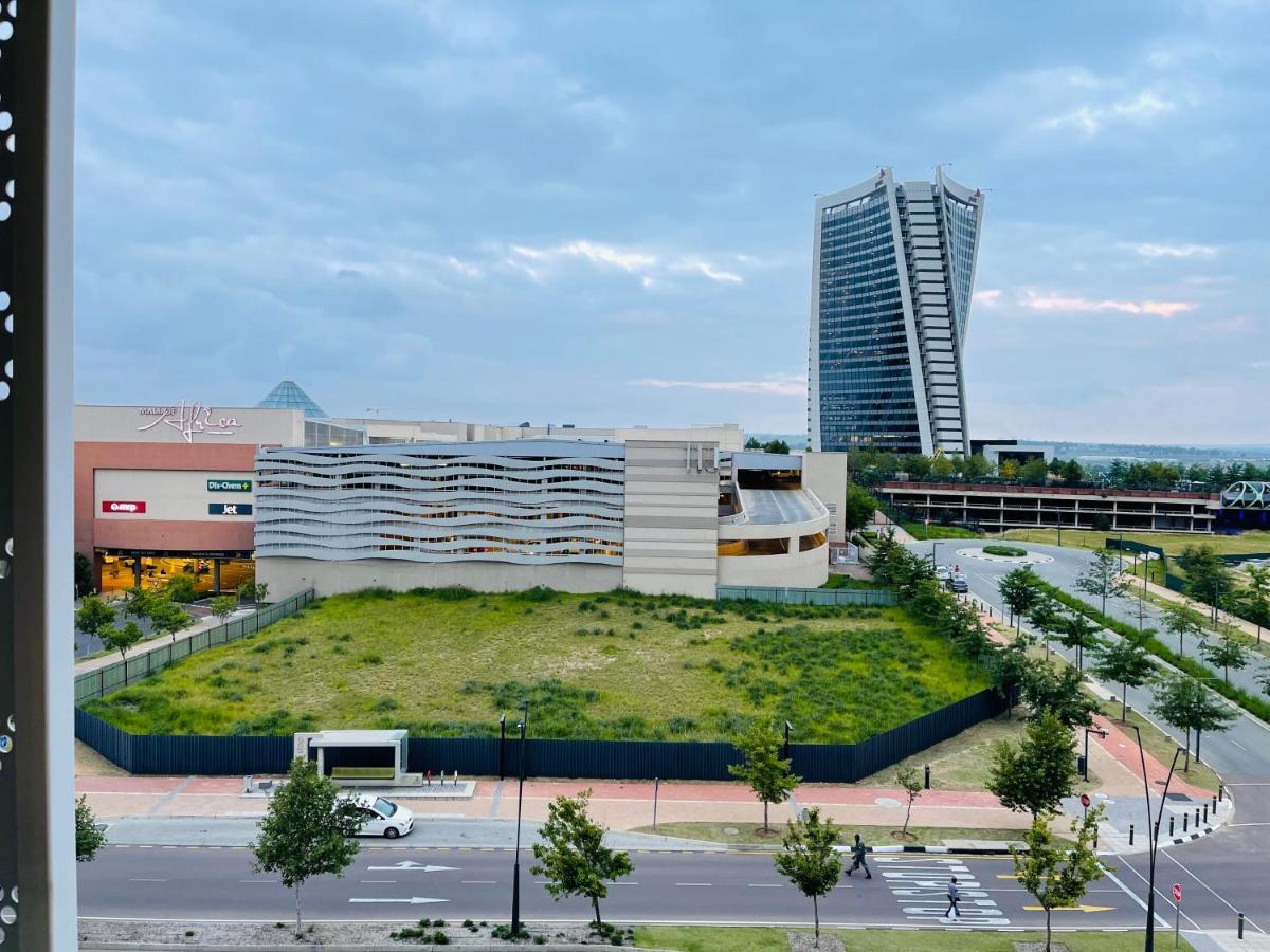 Luxury Airconditioned Unit At Ellipse Mallofafrica Apartment