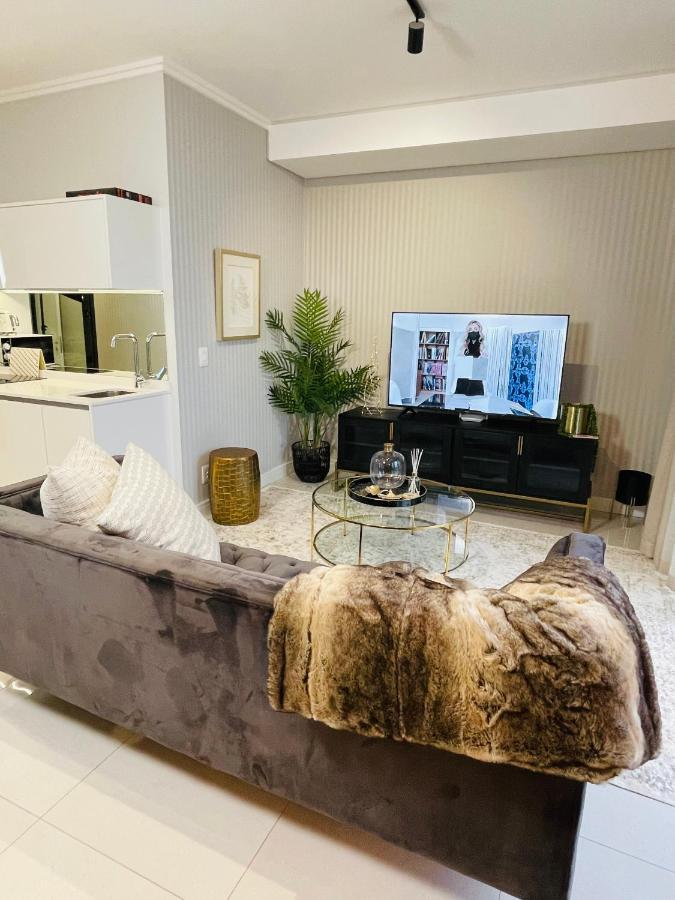Apartment Luxury Airconditioned Unit At Ellipse Mallofafrica Midrand
