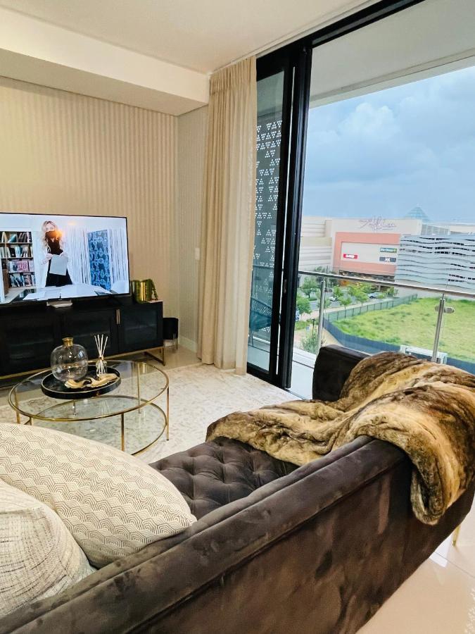 Luxury Airconditioned Unit At Ellipse Mallofafrica Apartment *